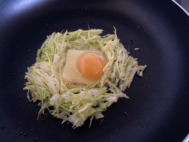 【レシピ】巣ごもり目玉焼きと苺のロールケーキ_d0327373_10092567.jpeg