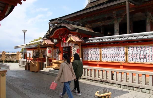 地主神社_e0048413_21010290.jpg
