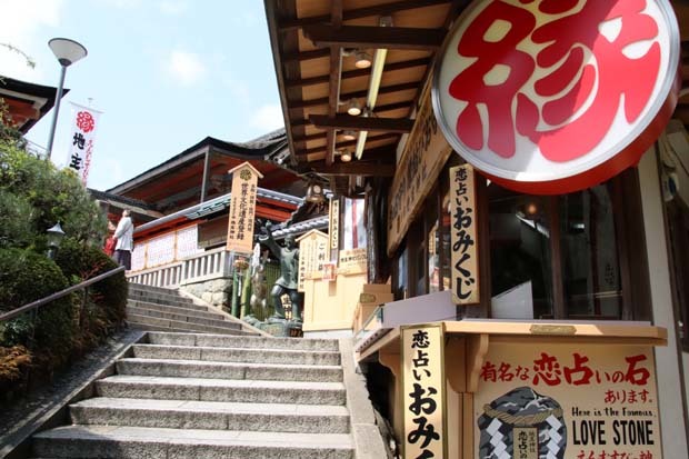 地主神社_e0048413_21011479.jpg