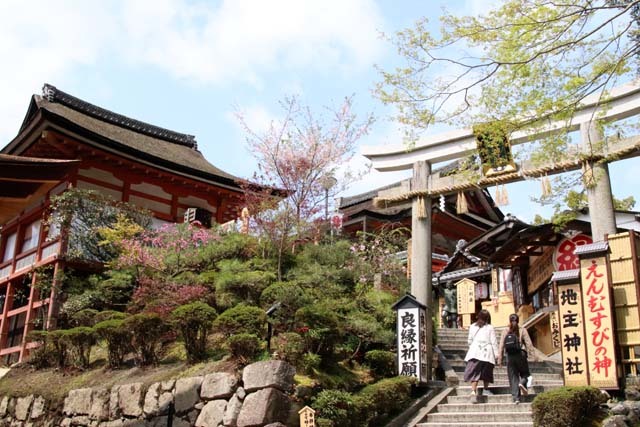 地主神社_e0048413_21011810.jpg