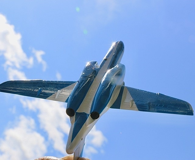 T-4 ブルーインパルス 1/72 製作 その3 : angle from the balcony T-4 ブルーインパルス 1/72 製作 その3 : angle from the balcony