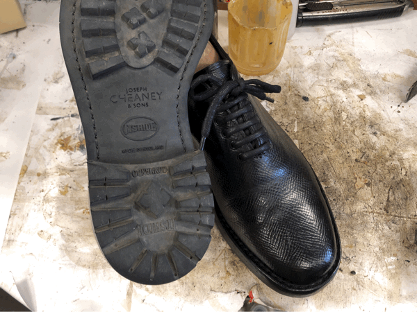 チーニー コマンドソール ヒール交換 修理 靴とバッグの修理店グレイズブラン