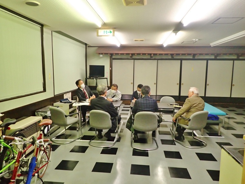 昨夜は\"重要な作戦会議\"が開かれました。_c0336902_21561285.jpg