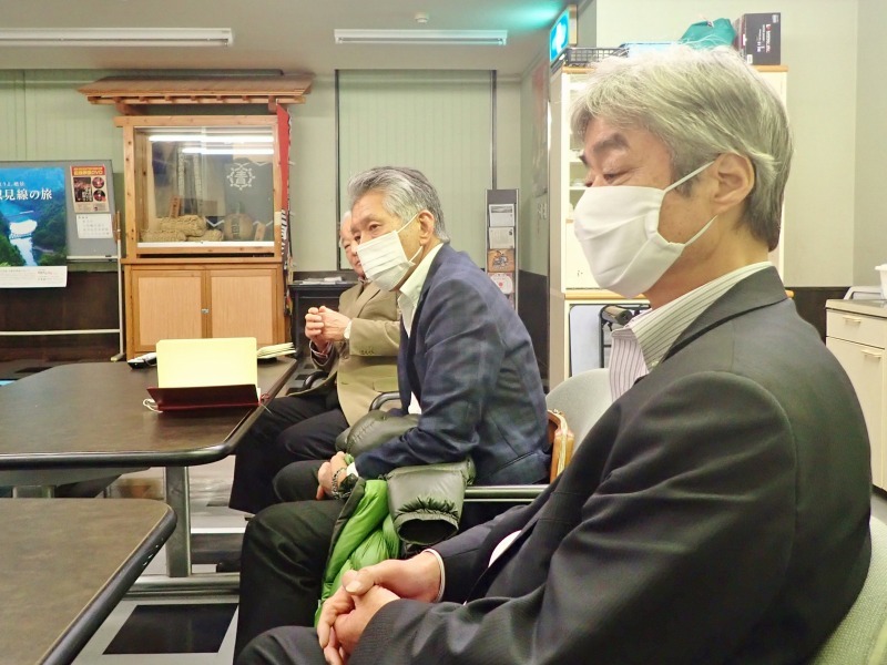 昨夜は\"重要な作戦会議\"が開かれました。_c0336902_21562533.jpg