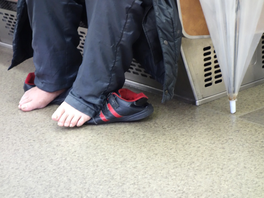 電車の裸足_b0057679_09482247.jpg