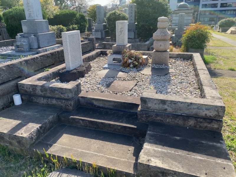 塩月弥栄子（1918～2015） : 有名人の墓巡り～昭和の著名人と出会う旅～