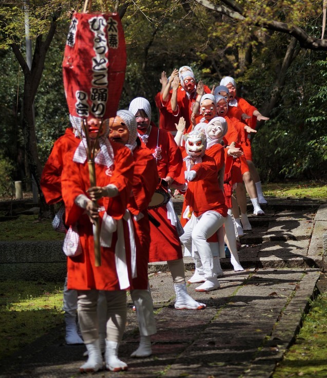 向日神社の桜とひょっとこ踊り_b0063958_11063107.jpg