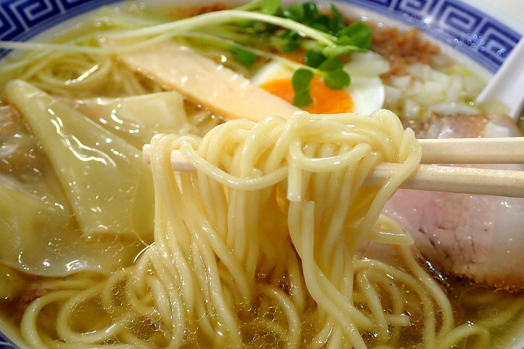 磐田「支那そば こてつ」で金曜限定塩ラーメン_e0220163_15421925.jpg