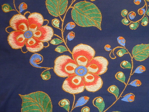 織名古屋帯 ”唐花文” <工芸帯地 洛風林の帯>_d0159384_17043585.jpg