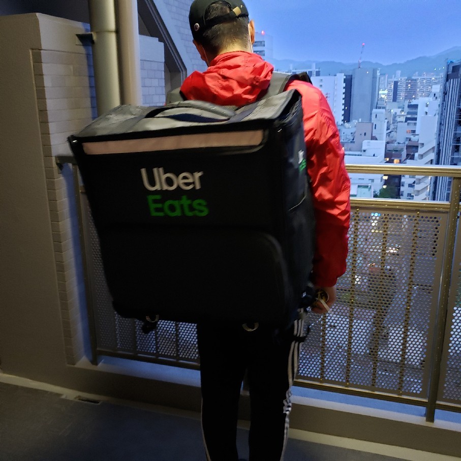 今度はUber Eats_a0105740_07373639.jpg