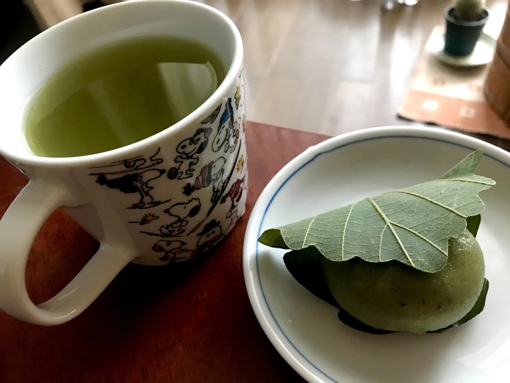オヤツは「かしわ餅」_c0212604_18384349.jpg