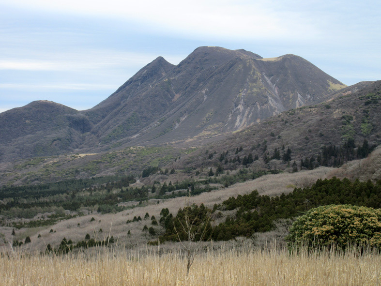 ■閑散たる街(天神地下街)、静まり返った山(くじゅう黒岩山)_d0190217_17094454.jpg