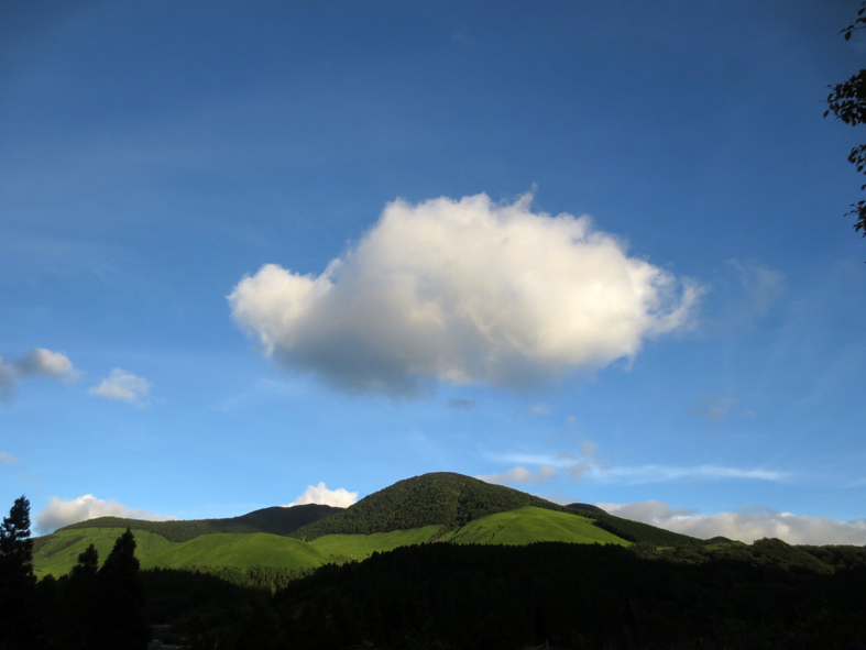 ■閑散たる街(天神地下街)、静まり返った山(くじゅう黒岩山)_d0190217_21534762.jpg