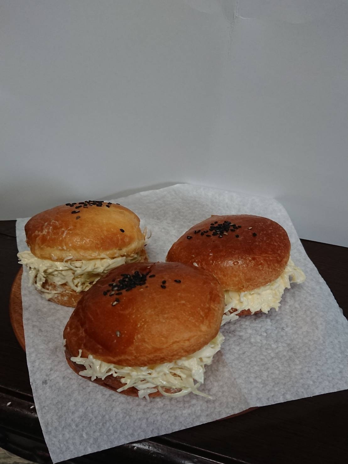 ハンバーガーバンズをプレゼントしています 鉾田市パン屋青りんご