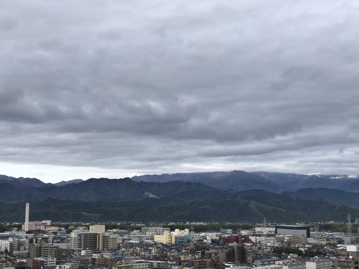 おはよう丹沢!朝はどんより。_c0212604_6255.jpg