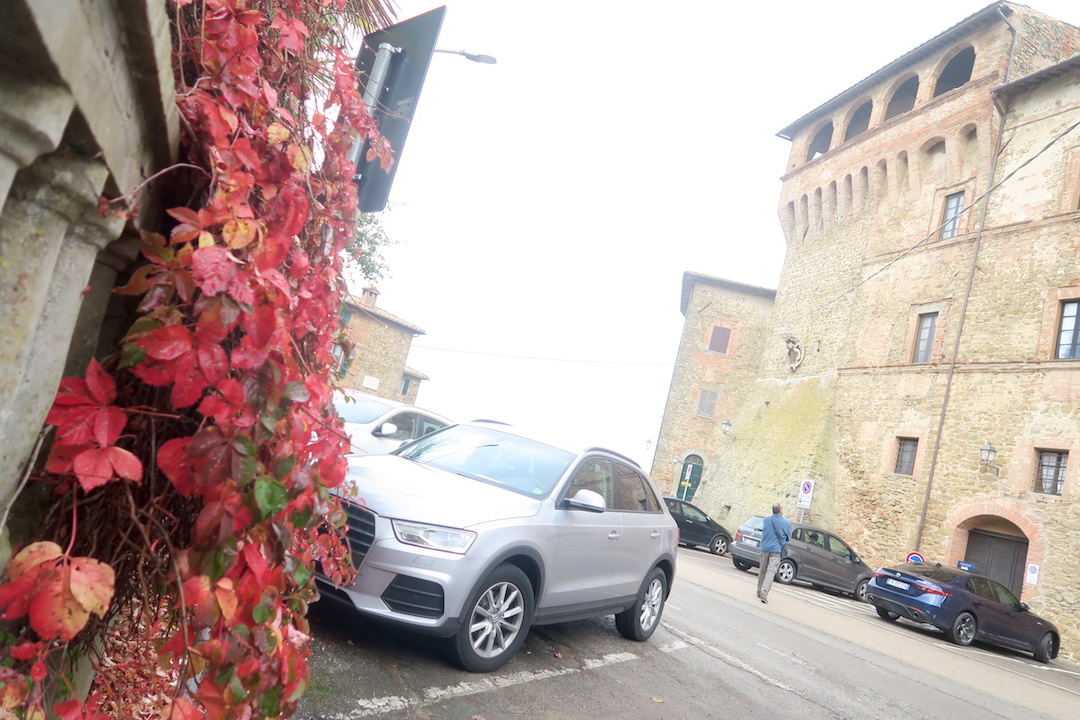 パニカーレ風情ある湖畔の村 4月21日昼伊テレビに イタリア写真草子 Fotoblog Da Perugia パニカーレ風情ある湖畔の村 4月21日昼伊テレビに イタリア写真草子 Fotoblog Da Perugia