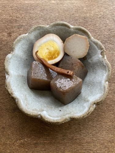 こんにゃくとスルメの煮物 たべる つくる はしる