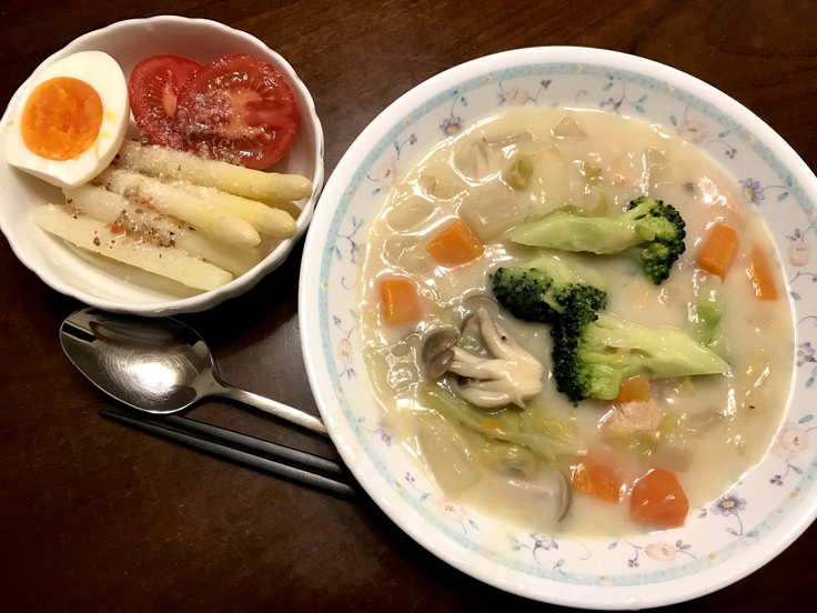 夜ごはん☆昼のリメイクのクリームシチュー。_c0212604_1922962.jpg