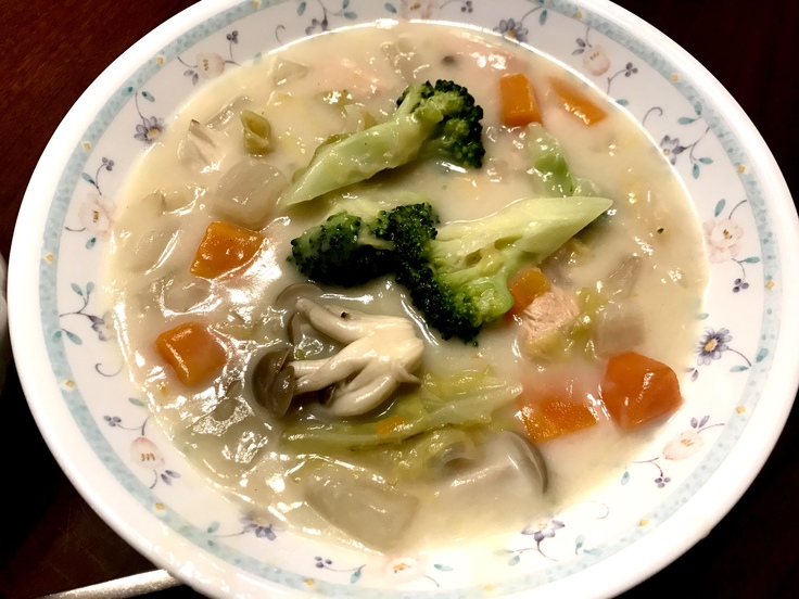 夜ごはん☆昼のリメイクのクリームシチュー。_c0212604_19242118.jpg