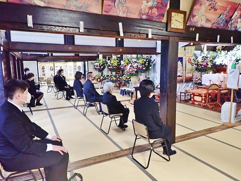 コロナでお葬式も様変わりです_c0336902_16085770.jpg