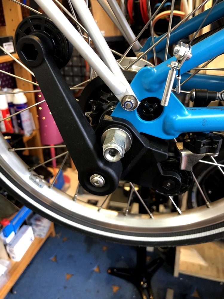 BROMPTON RIDEAチェーンテンショナー RIDEAイージーホイール交換_e0154005_22260610.jpg