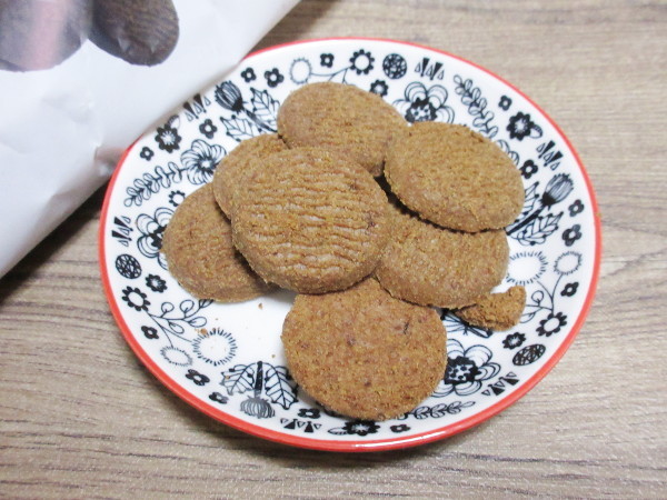 【カネスエ】チョコ風味クッキー_c0152767_21580379.jpg