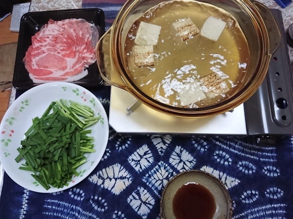 4/26夕飯 サッポロそれが人生、黒ラベル、宝焼酎お茶割り、ウーロン割り、韮しゃぶ@自宅_b0042308_00334750.jpg