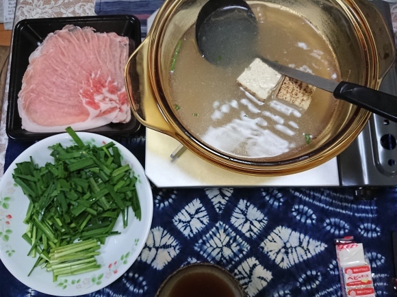 4/26夕飯 サッポロそれが人生、黒ラベル、宝焼酎お茶割り、ウーロン割り、韮しゃぶ@自宅_b0042308_00344648.jpg