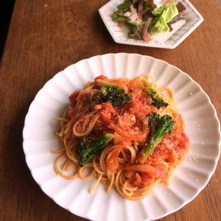 休校中の昼ごはん トマト缶で玉ねぎとベーコンとブロッコリーのトマトソーススパゲティー 野口家のふだんごはん レシピ置場 休校中の昼ごはん トマト缶で玉ねぎとベーコンとブロッコリーのトマトソーススパゲティー 野口家のふだんごはん レシピ置場