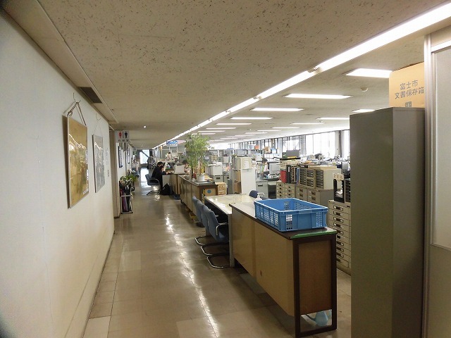 市役所も分散型ワークスタイル そして今日から「新型コロナウイルス感染拡大防止協力金」の受付開始 _f0141310_08043199.jpg