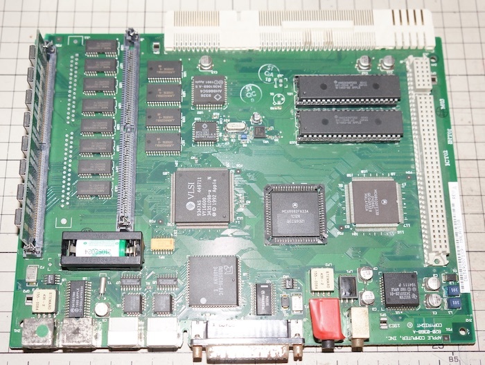 Macintosh Color Classic II のコンデンサ交換とApple IIe Card Macintosh Color Classic II のコンデンサ交換とApple IIe Card