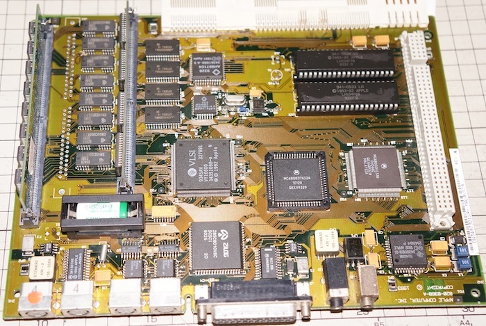 Macintosh Color Classic II のコンデンサ交換とApple IIe Card Macintosh Color Classic II のコンデンサ交換とApple IIe Card