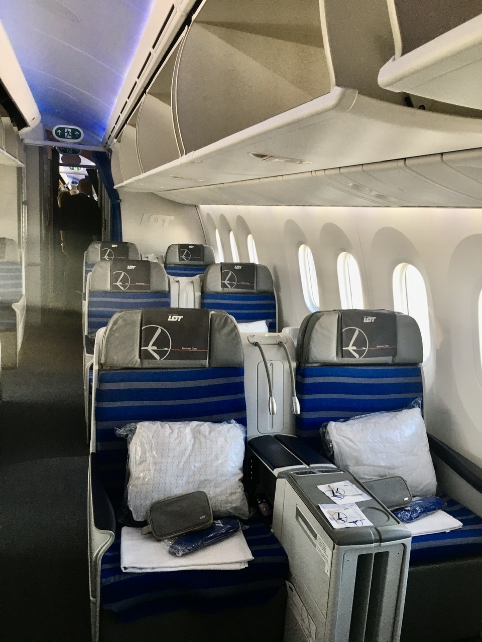 NRT-TXL LOTポーランド航空で。_c0180686_23091179.jpeg