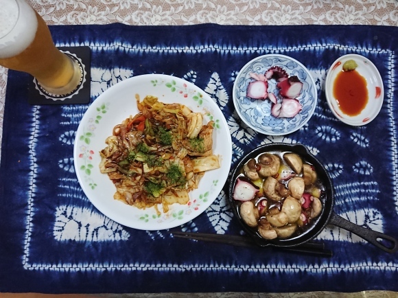 4/28夕飯 黒ラベル、99.99クリアレモン、牛乳割、たことマッシュルームのアヒージョ、ソース焼そば麺なし@自宅_b0042308_12113573.jpg