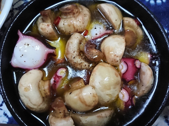 4/28夕飯 黒ラベル、99.99クリアレモン、牛乳割、たことマッシュルームのアヒージョ、ソース焼そば麺なし@自宅_b0042308_12143017.jpg