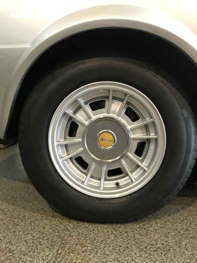 初期型のgt4のオリジナルホィール_a0129711_17300280.jpg