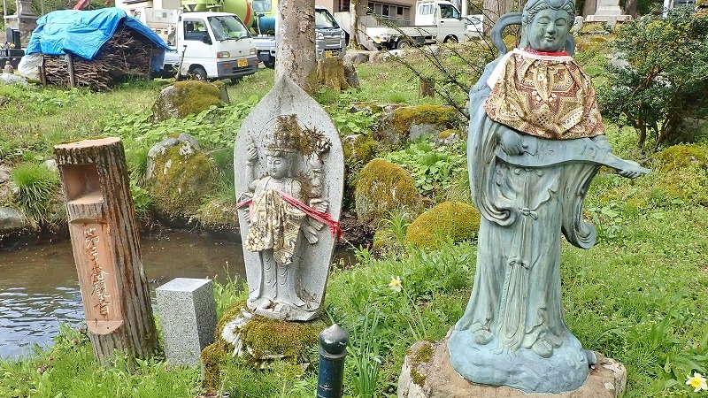 28日には毘沙門堂の池で\"鯉上げ\"をしていました_c0336902_20392635.jpg