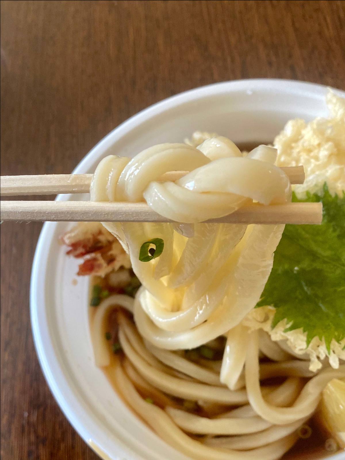 讃岐うどん 谷や で大海老天ぶっかけうどんをテイクアウト 日本橋人形町 人形町からごちそうさま 讃岐うどん 谷や で大海老天ぶっかけうどんをテイクアウト 日本橋人形町 人形町からごちそうさま