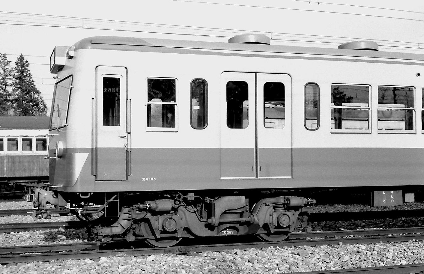 西武鉄道　鉄道部品　赤電　西武鉄道マーク 西武新2000系（西武鉄道創立110周年記念トレイン）と武蔵野鉄道デハ