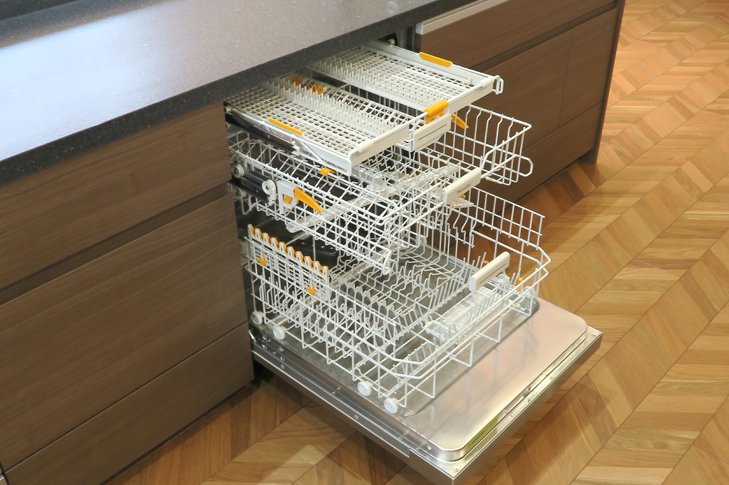 国産食洗機とミーレ食洗機の違い★パナソニック取付事例_c0156359_17344204.jpg