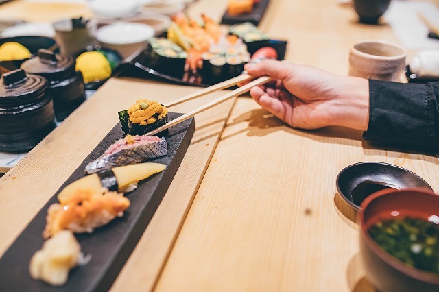 お寿司は、手で食べる？箸で食べる？ ブライダル司会者 恋塚です！