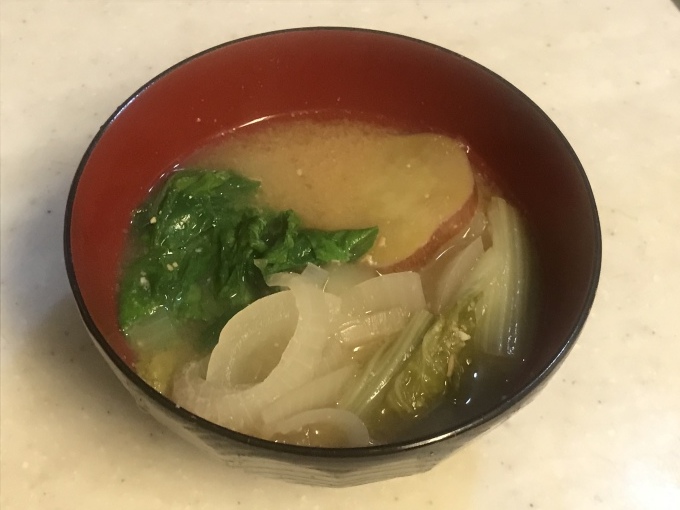 山東菜が主役のお味噌汁_b0100062_18153337.jpeg