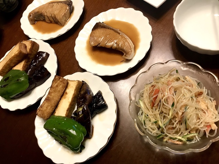 夕ごはんは ブリの照り焼きや 春雨サラダ。_c0212604_1814882.jpg