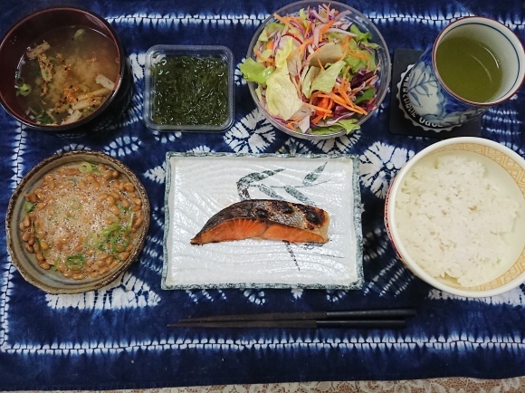5/4宣言下27日目(休日17日目) 焼塩紅鮭辛口納豆定食@自宅_b0042308_15250567.jpg