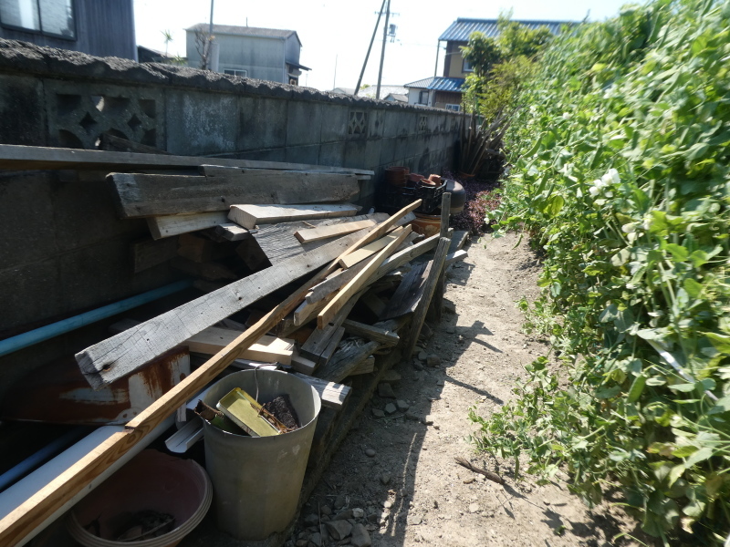 廃材置き場 植木鉢置き場の入れ替え 活き生き In 岬町