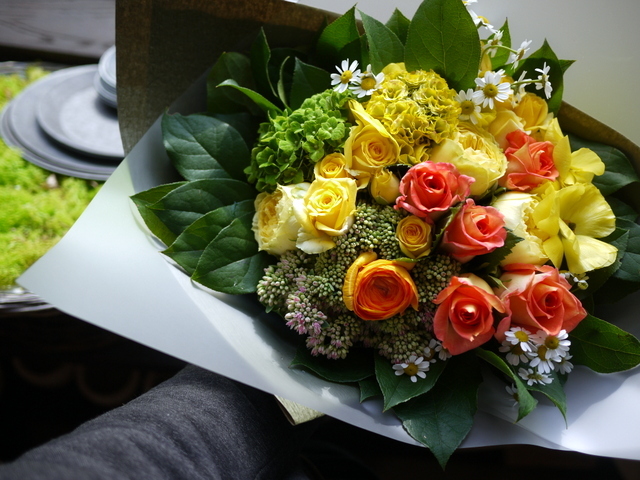 退院のお祝いに花束 黄色 オレンジ系で春らしく 北29条にお届け 04 30 札幌 花屋 Mell Flowers 退院のお祝いに花束 黄色 オレンジ系で春らしく 北29条にお届け 04 30 札幌 花屋 Mell Flowers