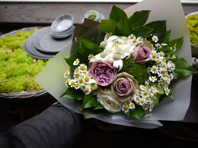 お誕生日の花束 シックな感じ 福住2条にお届け 05 03 札幌 花屋 Mell Flowers お誕生日の花束 シックな感じ 福住2条にお届け 05 03 札幌 花屋 Mell Flowers
