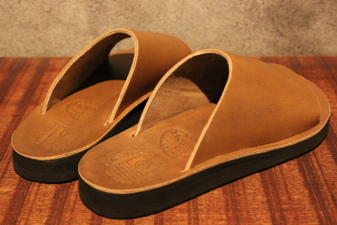 「THE SANDALMAN」 極上サンダル \"FREEMAN別注 SLIDERS CHROMEXCEL\" ご紹介_f0191324_08060498.jpg