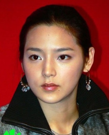 ミスコリア出身 女優パク・シヨン 熱愛、薬物乱用、離婚を経て 母もミスコリアの横顔美人_f0158064_19305408.jpg