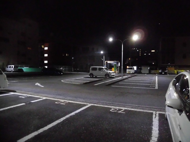4/29~5/6の休業要請期間中の吉原の街 人と車がいない裏通りと市営駐車場_f0141310_08040340.jpg